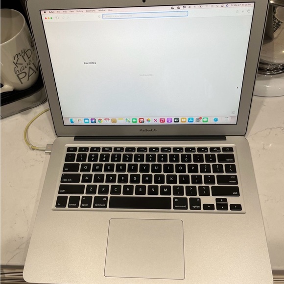 MacBook Air - Picture 6 of 6